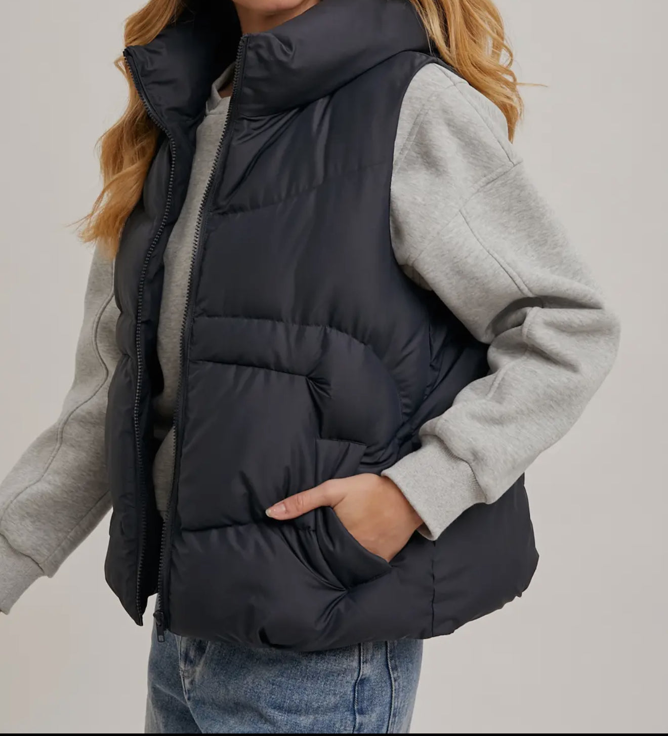 Myla hooded puffer vest | Black