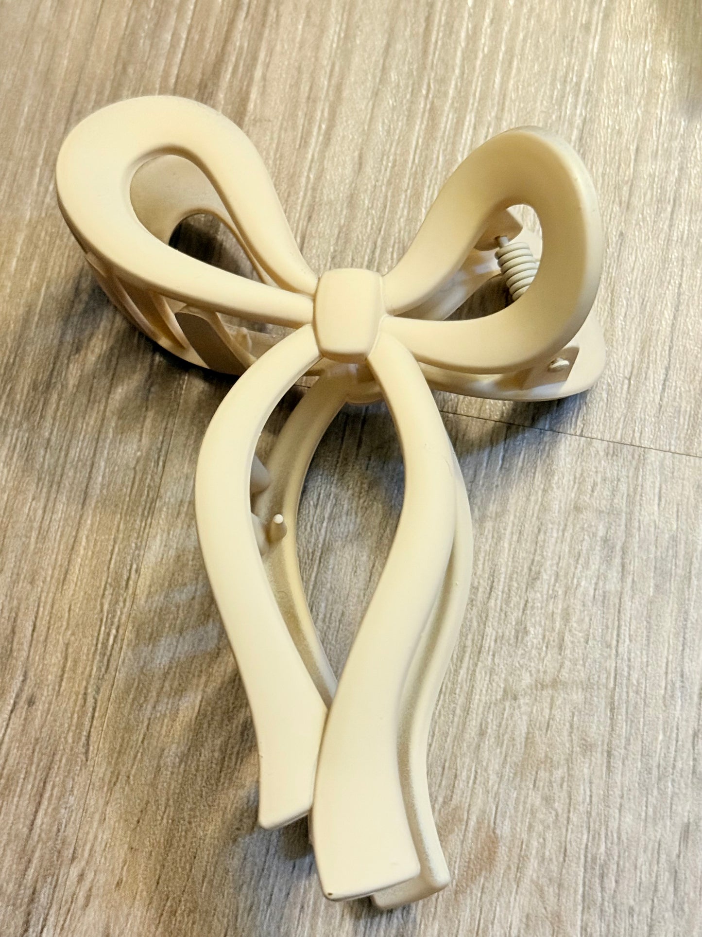 Matte Bow Claw Clip