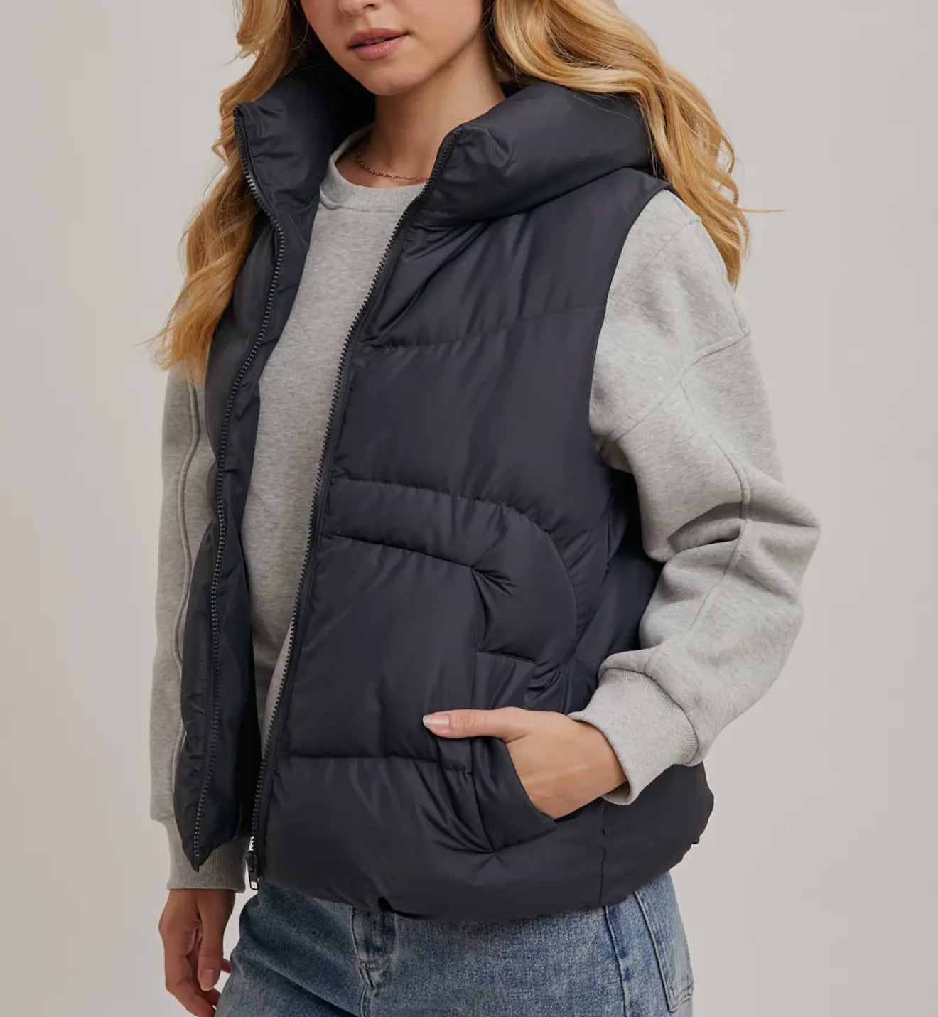 Myla hooded puffer vest | Black
