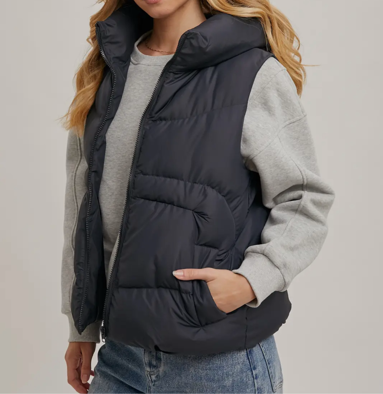 Myla hooded puffer vest | Black