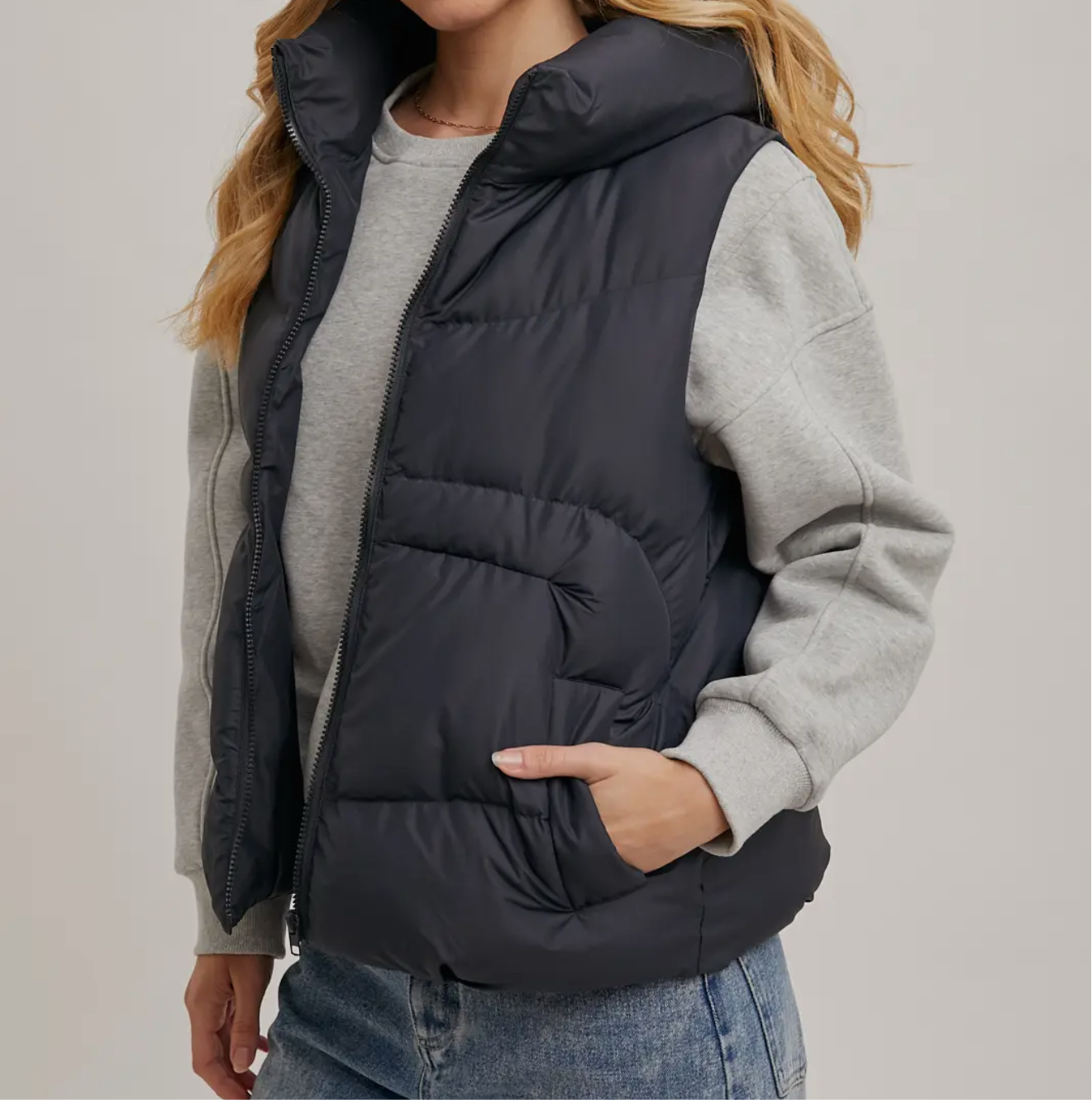 Myla hooded puffer vest | Black