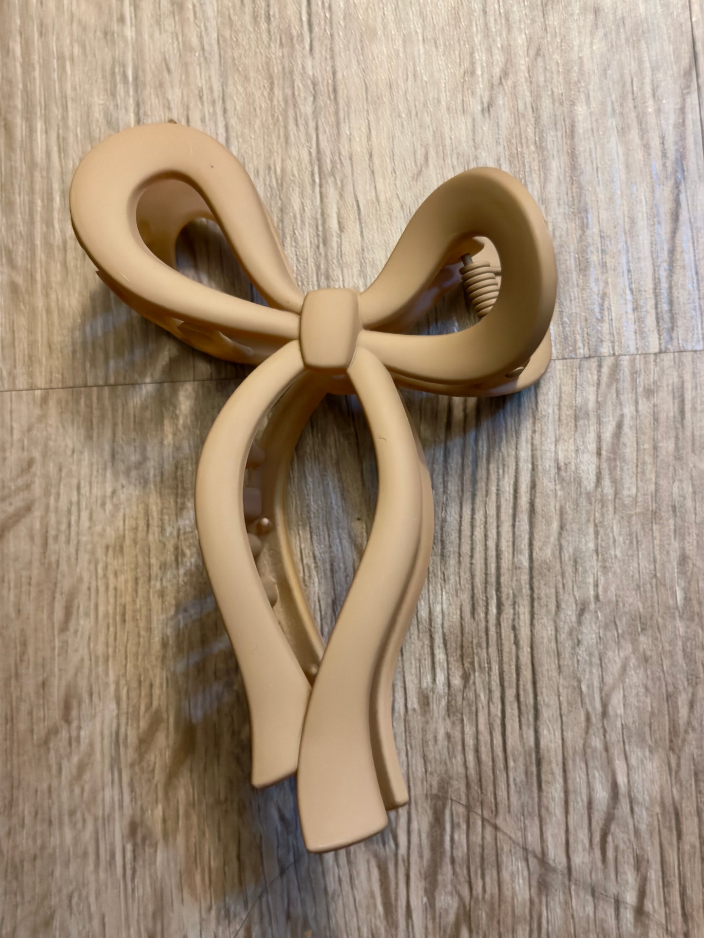 Matte Bow Claw Clip