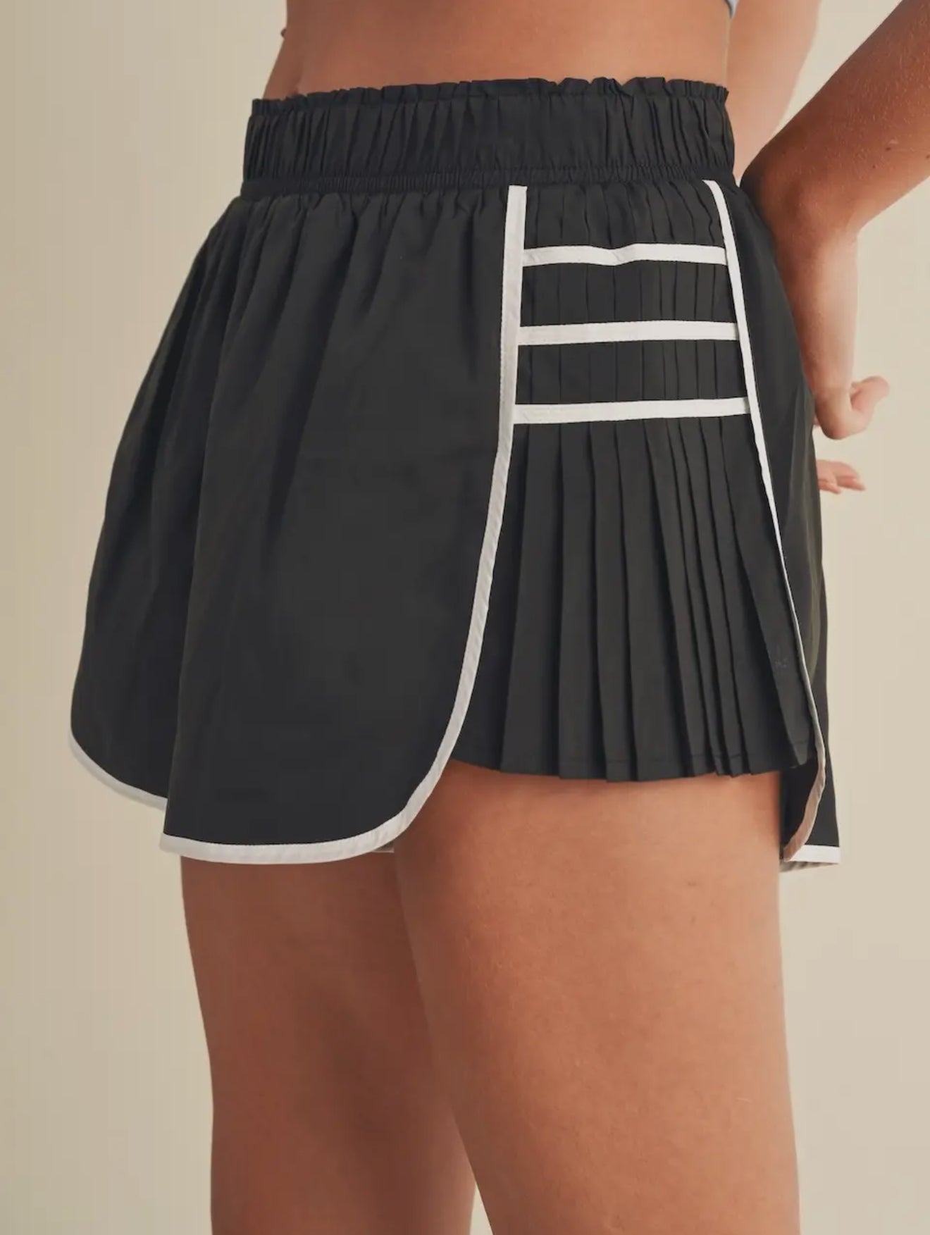 Side pleated shorts | Black