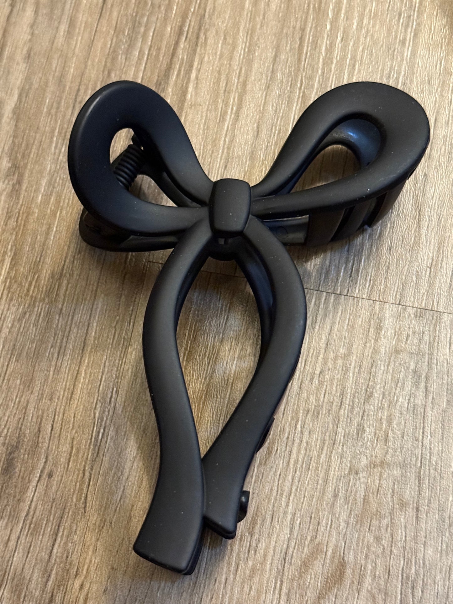 Matte Bow Claw Clip