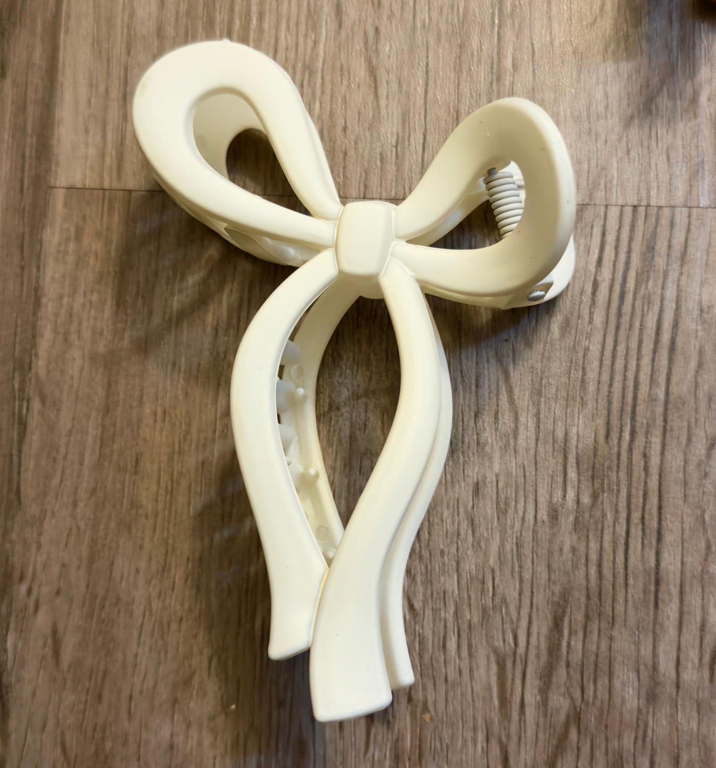 Matte Bow Claw Clip