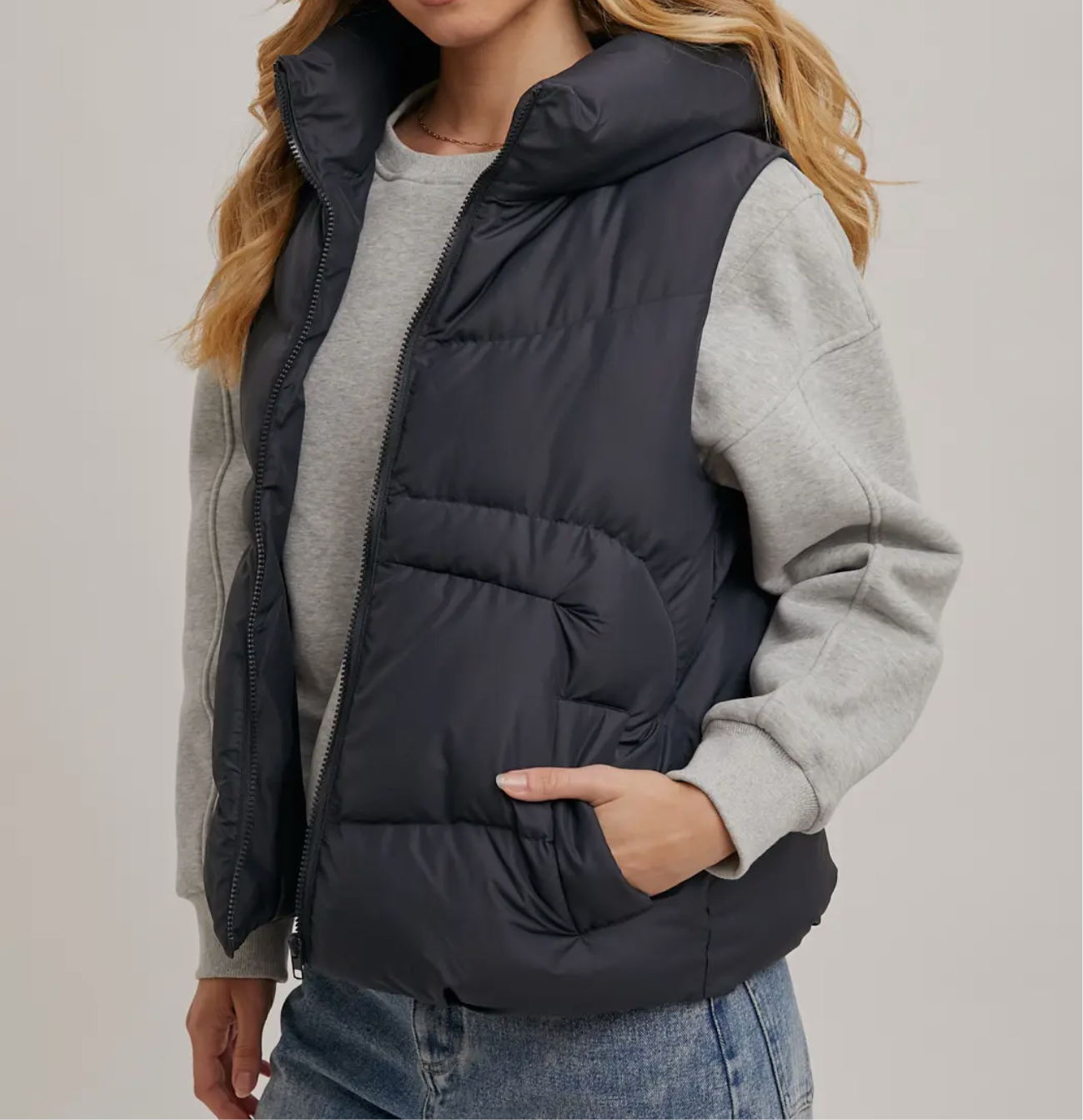 Myla hooded puffer vest | Black